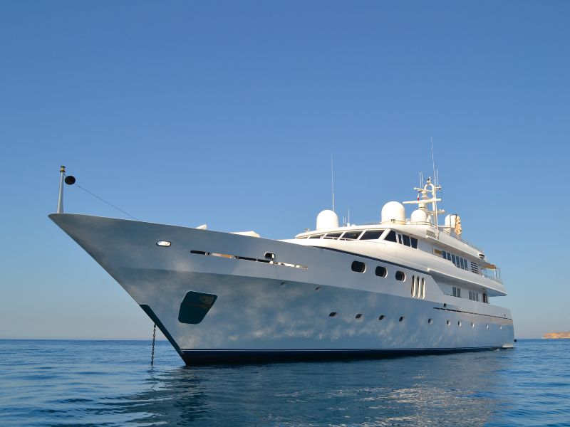 What to Expect on a Professional Yacht Charter Experience